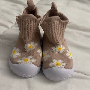 Kids' Tan Flower Knit Shoes